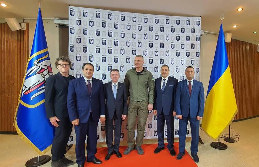 Le 23 mai 2025, à l'invitation du maire de Kiev, M. Vitaly Klitschko, le Chargé d'affaires d'Algérie en Ukraine, M. Ahmed Ouail,